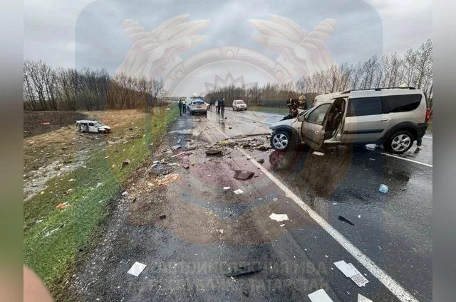 В результате ДТП погибли 2 человека.