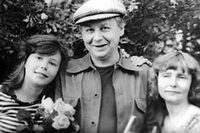 Александра Табакова с родителями.