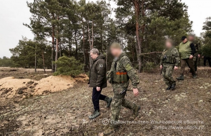Губернатор Алексей Русских с бойцами в зоне СВО.