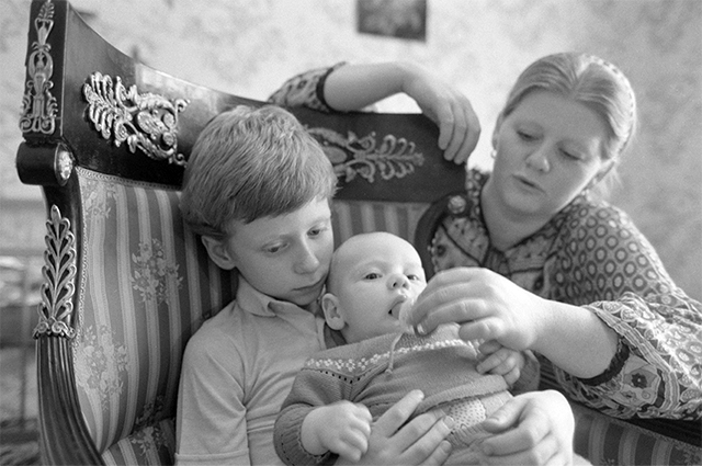 Ирина Муравьева с сыновьями Женей и Даниилом, 1983 г.