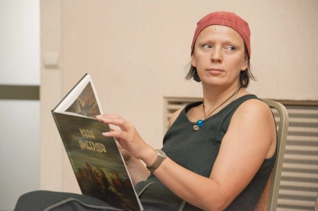 Наталья Шостина на экспозиции.