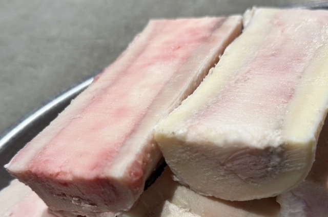 Роман советует обязательно замариновать косточки на сутки