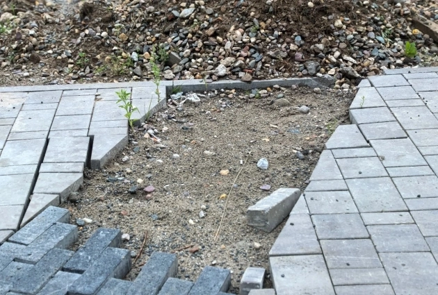 Правда, дорожки во многих местах не доделаны.
