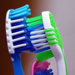 Каким будете стирать зубным