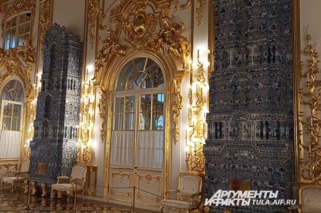 Залы Екатерининского дворца поражают убранством.