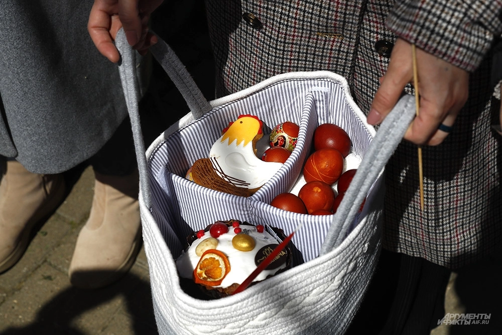 Освящение пасхальных куличей.