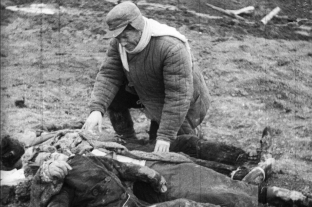 Керчанин нашёл в Багеровском рву жену, дочь и сына.