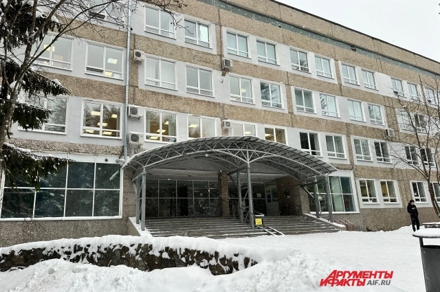 Корпус аэрокосмического факультета ПНИПУ на Академика Королёва, 15.