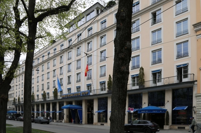 Отель Bayerischer Hof в Мюнхене, где традиционно проводится международная конференция по безопасности.