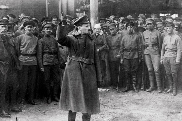 Выступление Льва Троцкого перед красноармейцами.