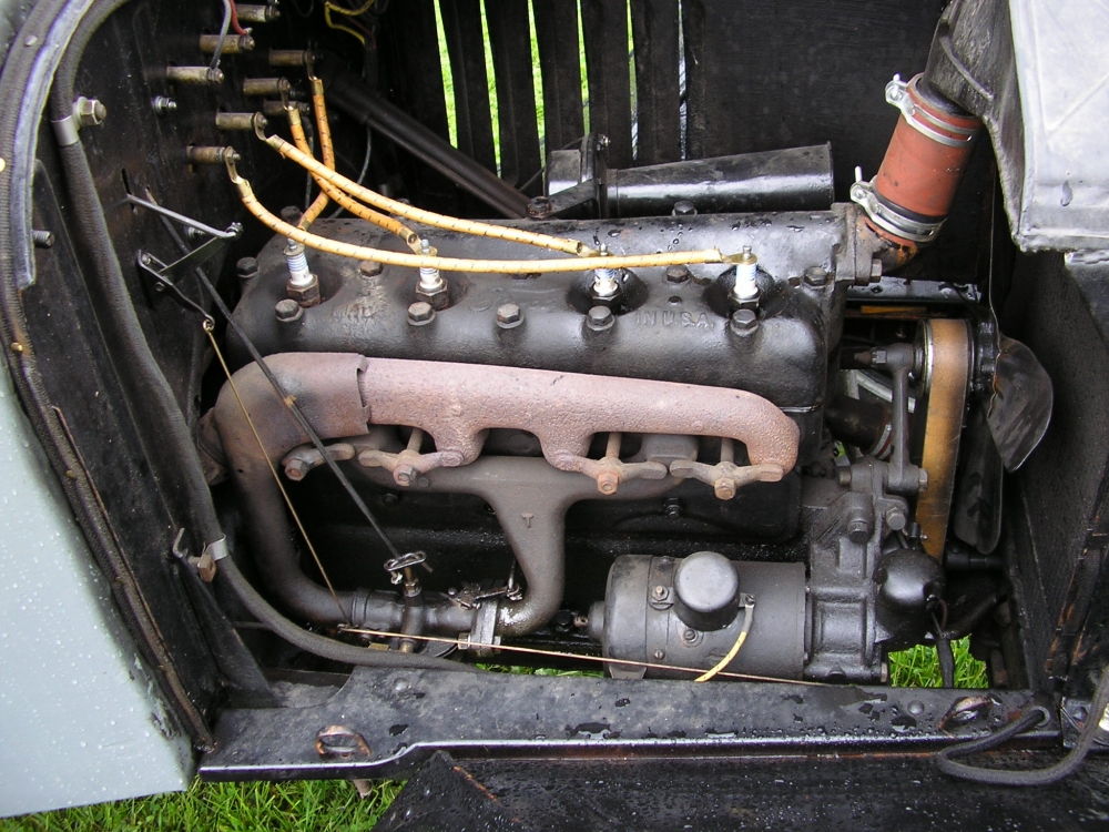 Двигатель Ford Model T не имел ни помпы, ни бензонасоса.