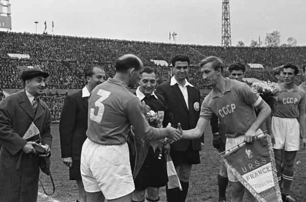 Футбольный матч между сборными командами Франции и СССР в Москве (счёт 2-2), 1955 год