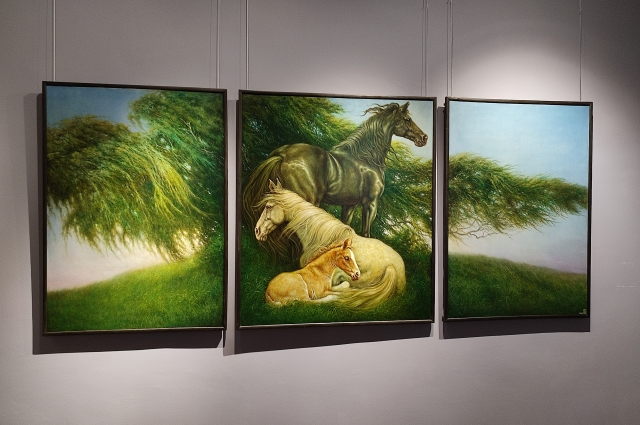 «Лошадками» нежно называет мастер героев своих картин.