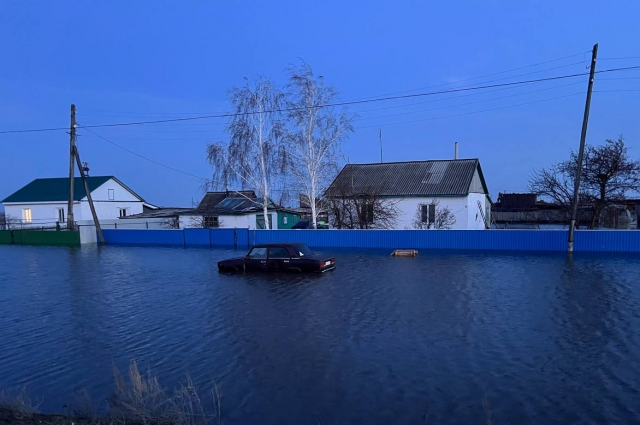 Вода в считанные часы затопило село.