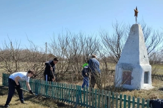 Сегодня братья заняты подготовкой к 9 мая.