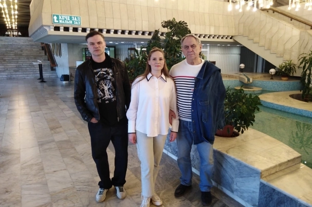 Артисты Малого театра на гастролях в Казани - слева направо: заслуженный артист России Алексей Фаддеев (играет роль Григория Колдырева в спектакле «Смута. 1609-1611 гг.»), актриса Лидия Милюзина, народный артист России Валерий Афанасьев.