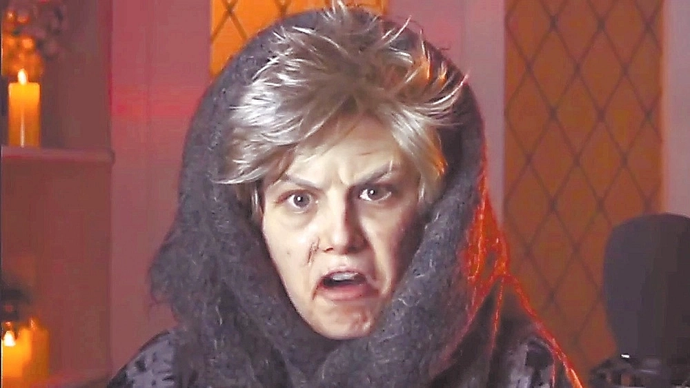 Дарья Гирник обычно дурачит телефонных аферистов по утрам, за чашечкой кофе. Альбина Петровна Шлёндра – её любимая роль.