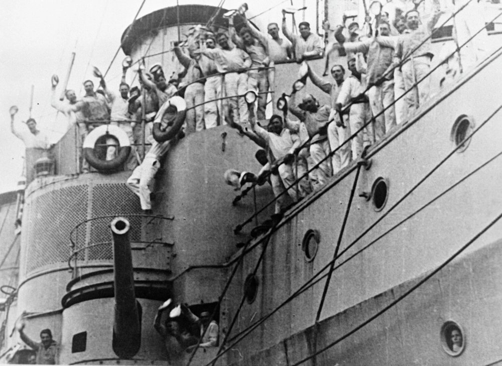 Фильм рассказывает о восстании матросов на броненосце «Князь Потёмкин-Таврический» в июне 1905 года.