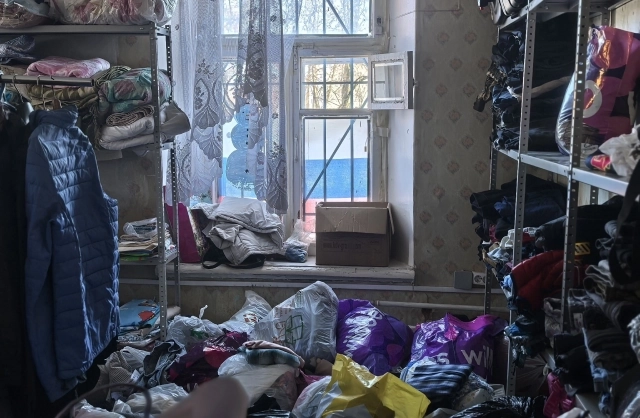 Кажется, что на помощь людям пришёл весь город. 