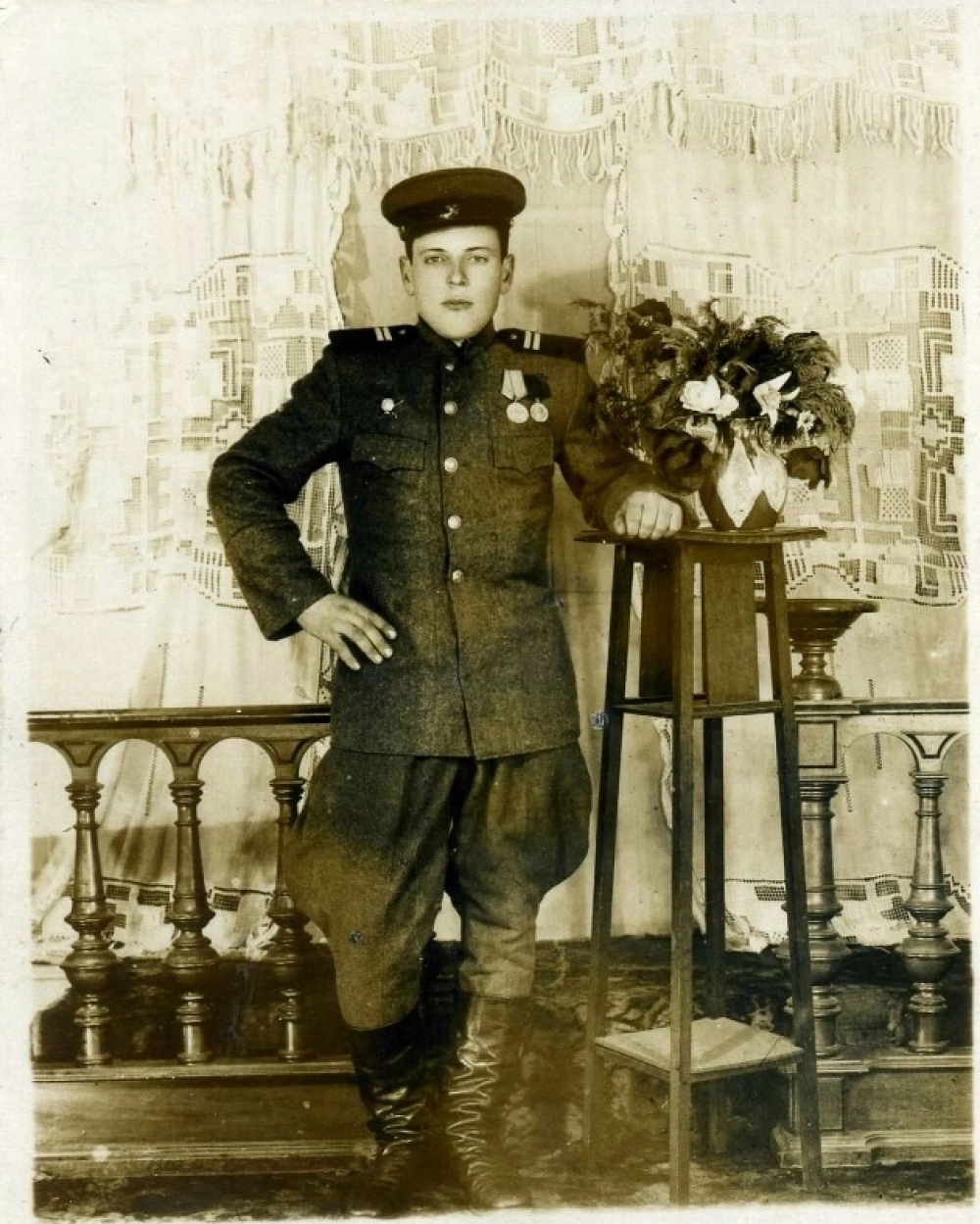 Диана Трофимова передала в музей фотографию своего отца Константина Трофимова, участника боевых действий в Корсунь-Шевченковской наступательной операции.