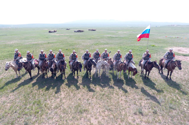 Российские кавалеристы на этапе конкурса «Конный марафон» в Монголии.