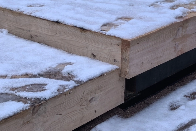 Забраться на такую площадку - испытание.