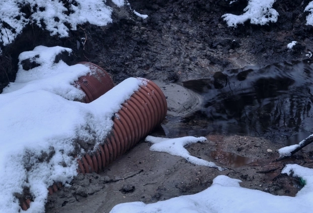 В парке множество мест осталось в недоделанном виде.