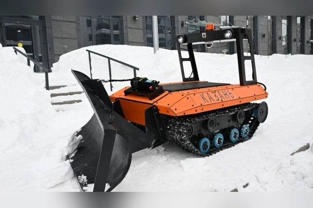 Дрон управляется джойстиком.