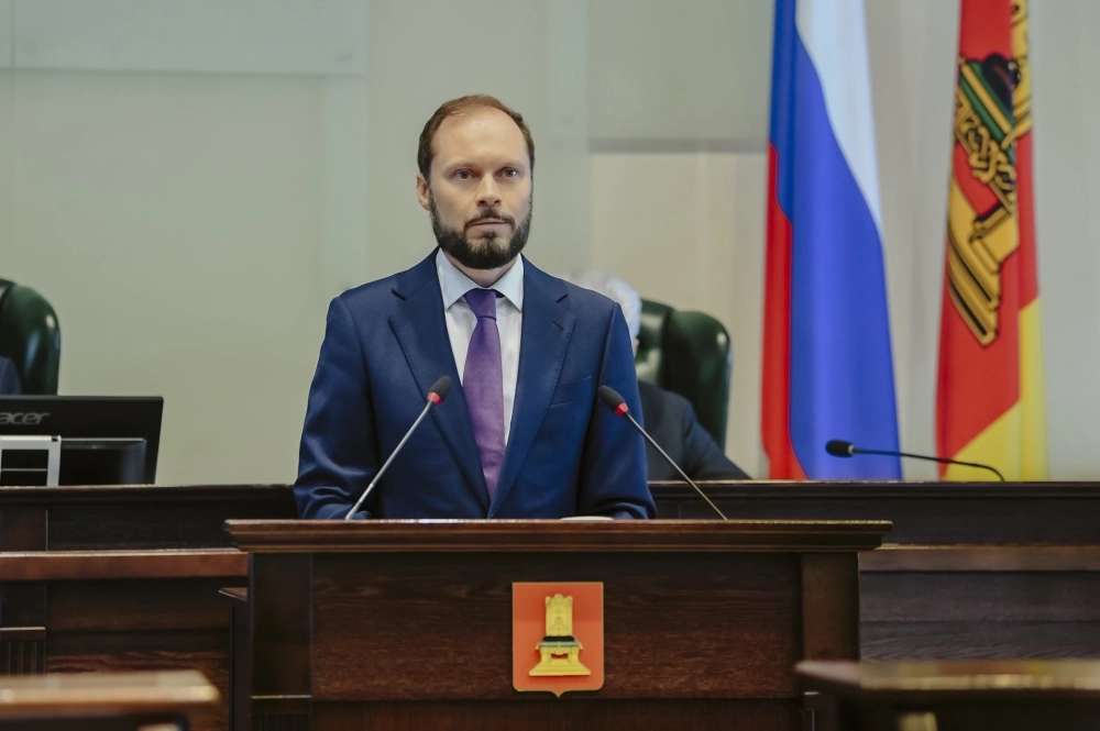 Виталий Королев выступил с отчётом перед депутатами Законодательного Собрания Тверской области.