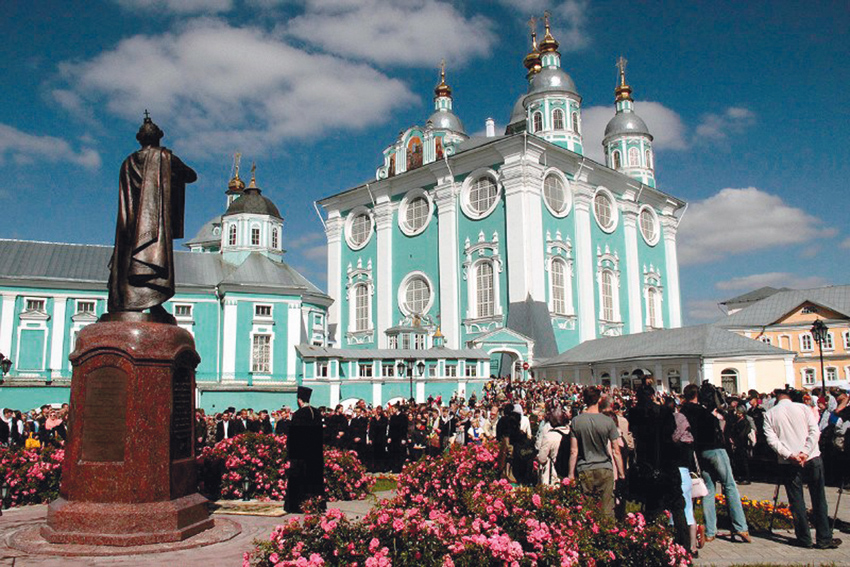 Памятник Владимиру Мономаху на Соборном холме открыл в 2017 г. патриарх Кирилл.