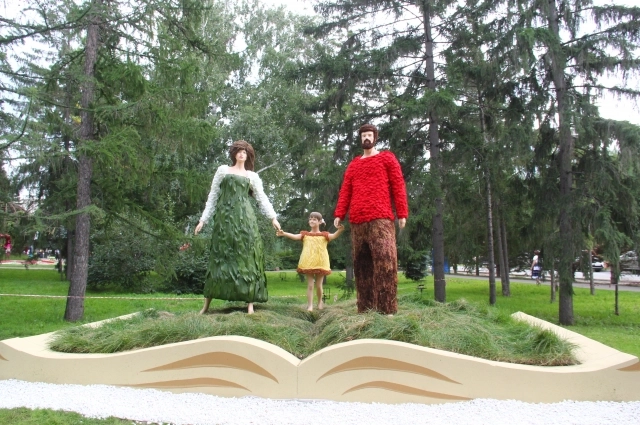 Рядом с тем местом, где располагался кинотеатр, теперь проходит выставка «Флора».