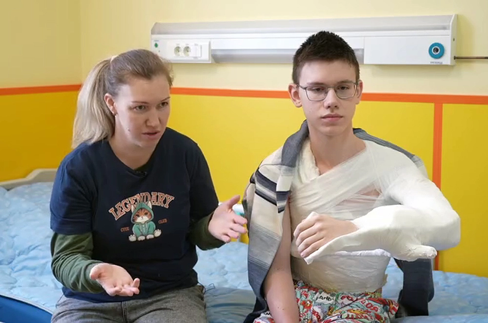 Мама Дениса, Александра, уже 11&nbsp;лет борется за&nbsp;здоровье сына. Благодаря её&nbsp;вере и&nbsp;упорству парень обязательно поправится.