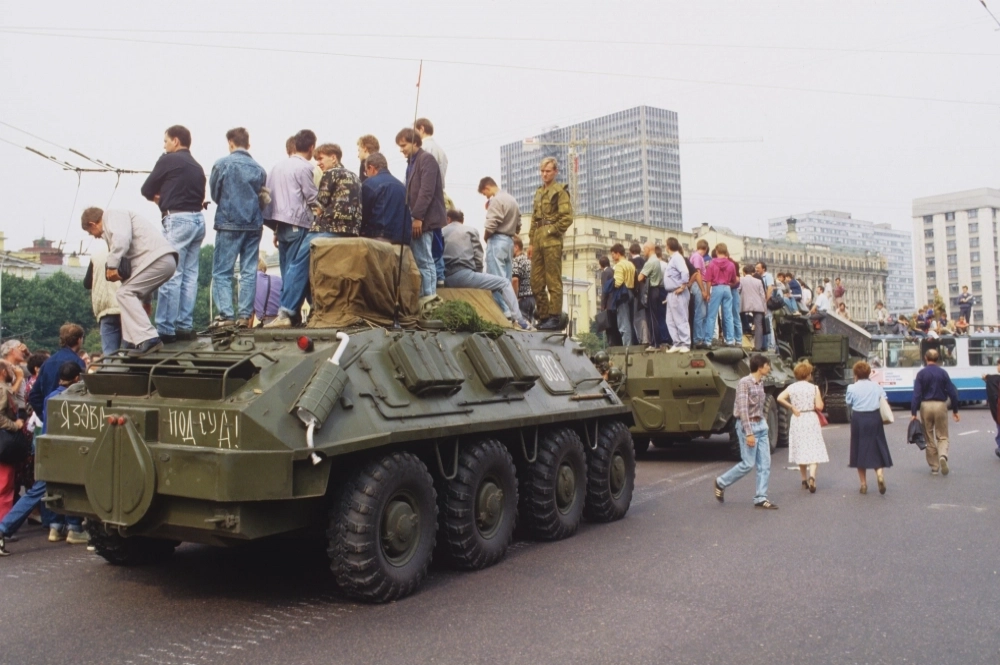 Манифестанты на улицах Москвы, 1991 год.