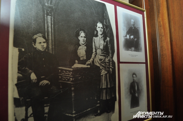 На выставке можно узнать много интересных фактов из биографии Фёдора Михайловича.