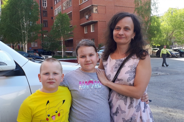 Внучка Николая Комкова - Анна Понаморева и правнуки Дарья и Михаил. 