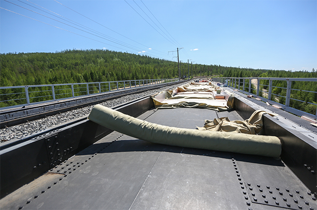 Реконструкция железнодорожного моста через реку Кованта в рамках строительства второй очереди Байкало-Амурской магистрали на перегоне Кутыкан-Кувыкта.