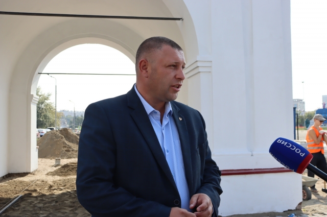 Первый замдиректора городского УДХБ Антон Глебов рассказал о темпах выполняемого ремонта.