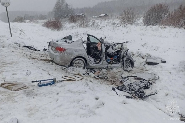 В ДТП погибли два человека, трое получили травмы