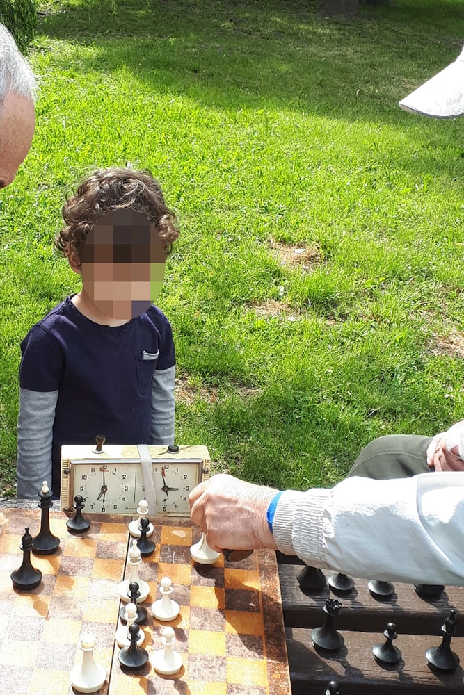 
 Маленький герой. Умер мальчик, закрывший маму в Курске во время атаки ВСУ    