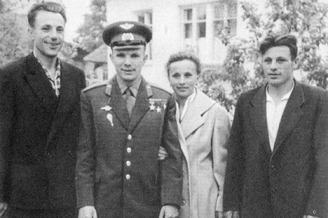 В семье Гагариных было четверо детей: Валентин, Юрий, Зоя и Борис.