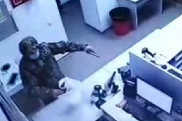 Мужчина в военной форме ограбил Новую почту
