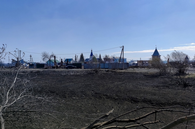 В Смолино огонь пощадил храм и несколько домов.