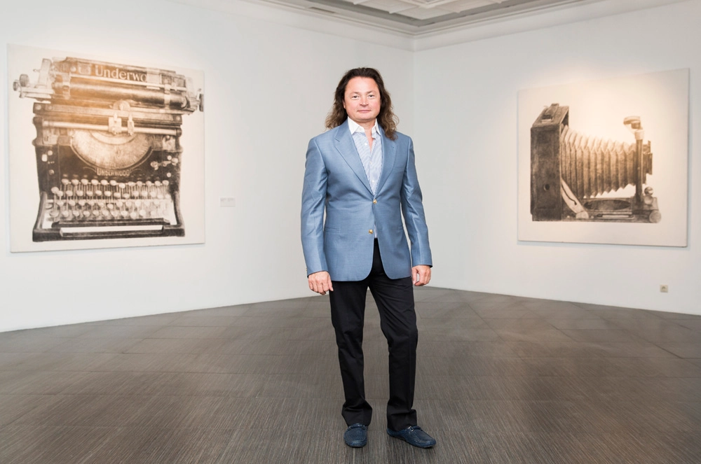 Владимир Семенихин расширяет частное собрание предметов искусства.