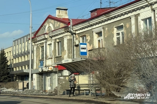 В Лениногорске снесло крышу целого здания и балкон жилого дома