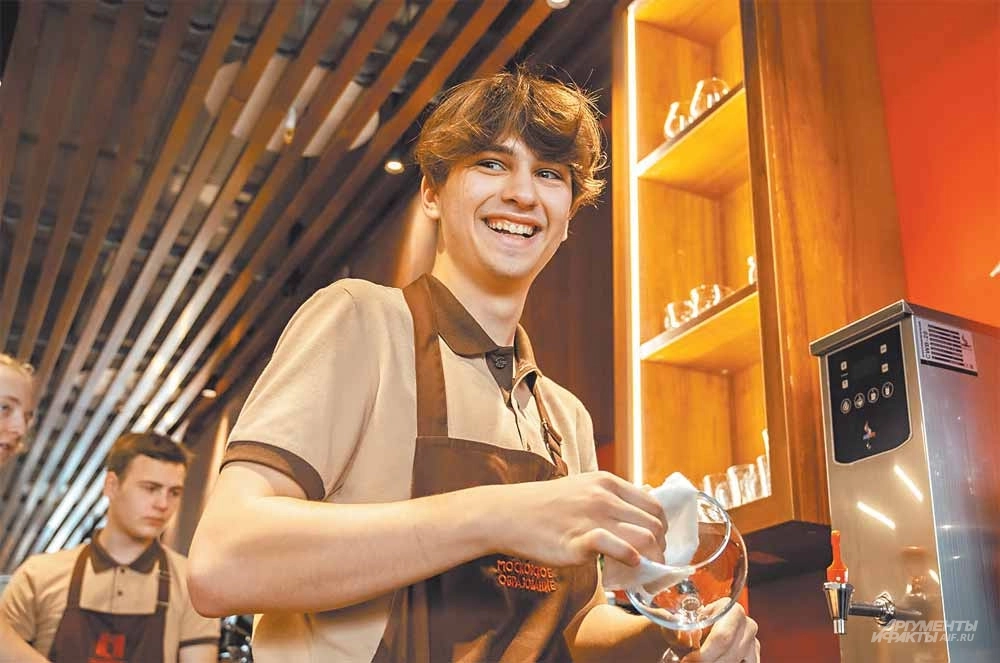 Ученики центра практикуются в реальных условиях.