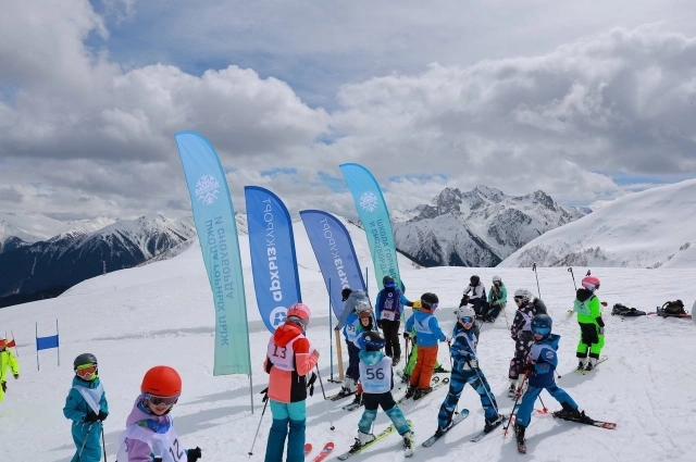 На всех горнолыжных курортах Северного Кавказа работают школы для тех, кто не умеет кататься на лыжах и сноубордах.