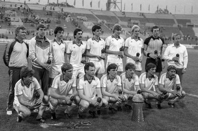 Обладатель Кубка сезона, футбольная команда Зенит, на стадионе Динамо. 1985 г