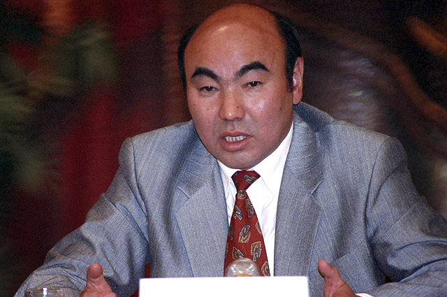 Президент Кыргызстана Аскар Акаев на Встрече глав государств Содружества Независимых Государств, 1991 год.
