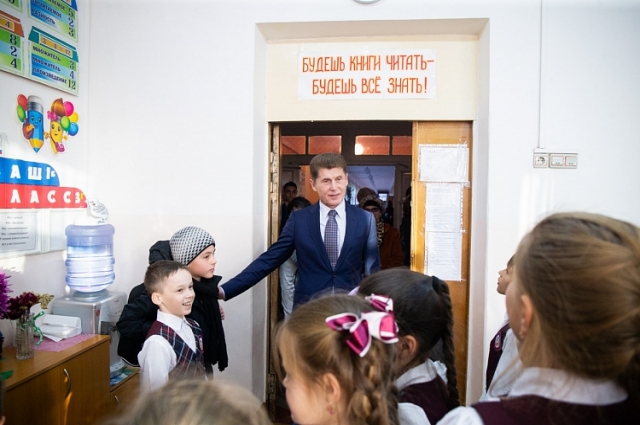 Олег Кожемяко на встрече со школьниками Владивостока