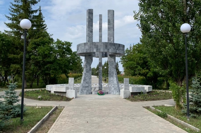 Памятные плиты с именами селян, защищавших страну в годы Великой Отечественной войны, находятся в ужасном состоянии.